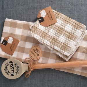 Kitchen Gift Set Dish Towel Cloths Silicone Spoon Blessed Tan White Buffalo